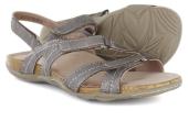 earth hyannis sandals